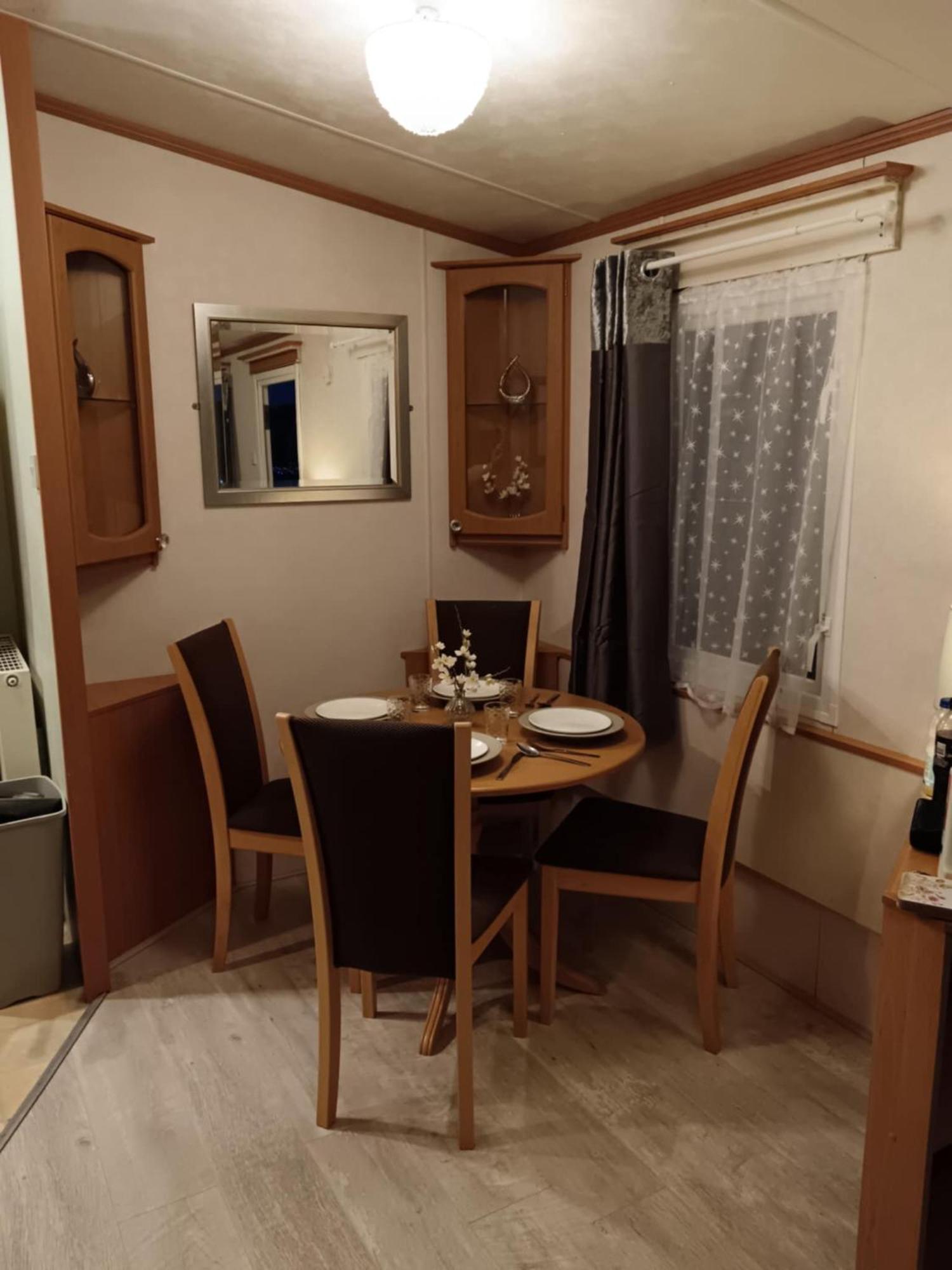 Lovely 3 Bedroom 8 Berth Caravan In Рил Экстерьер фото
